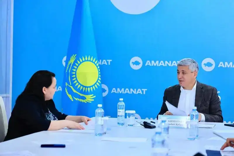 Ермаганбет Булекпаев провёл приём жителей в филиале партии Amanat (4)
