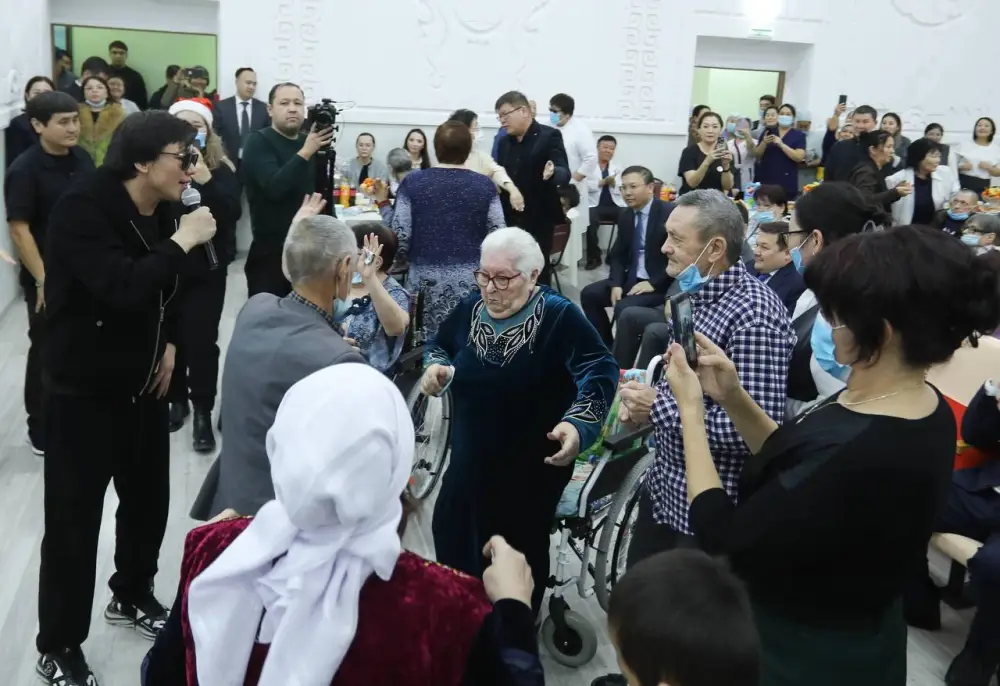 Глава региона поздравил получателей услуг Центра специальных социальных услуг № 2 с Новым годом (7)