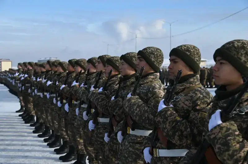 Церемония принятия Военной присяги для 600 солдат в Конаеве и Усть-Каменогорске Актобе
