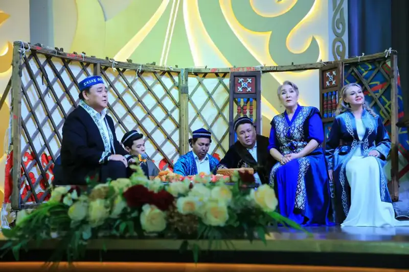 В Алматы прошел поэтический и музыкальный вечер «Ұйықтап жатқан жүректі ән оятар», посвященный 180-летию Абая Кунанбаева (4)