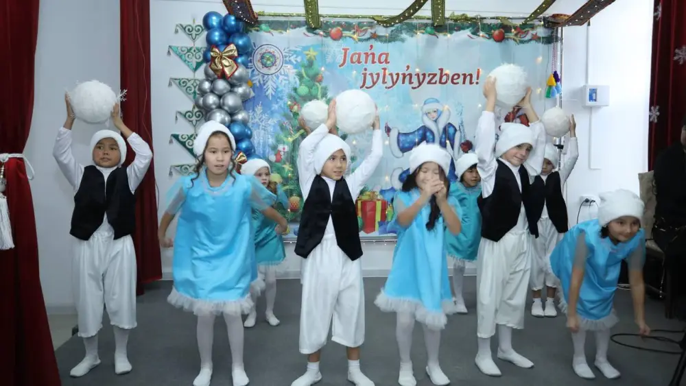 Поздравление акима Мангистауской области воспитанникам детского дома с Новым годом Актобе