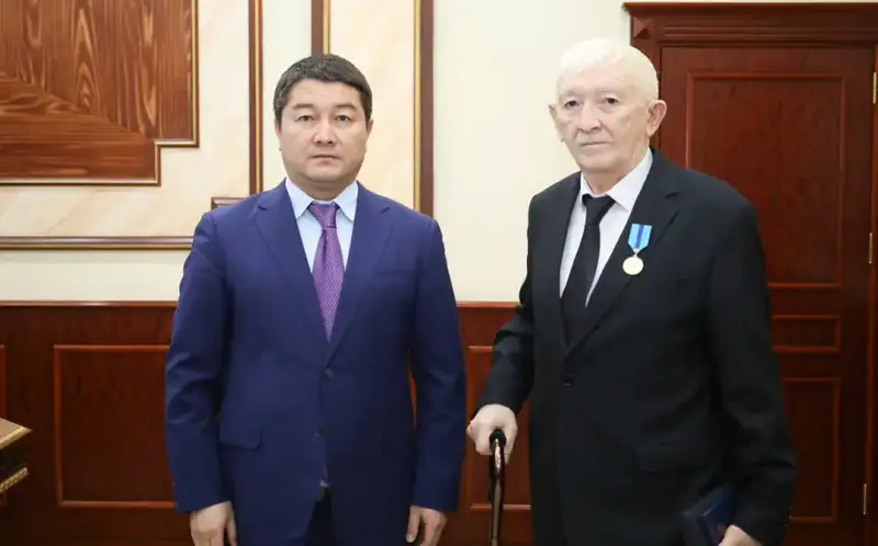 Нурдаулет Килыбай вручил государственные награды за вклад в развитие региона Мангистау Актобе