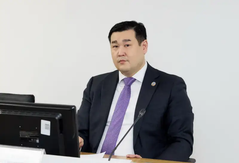 Азат Султанов провел встречу с населением Алматы (5)