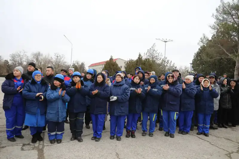 В Актау предприятию MAЭK вручили 20 автобусов (3)