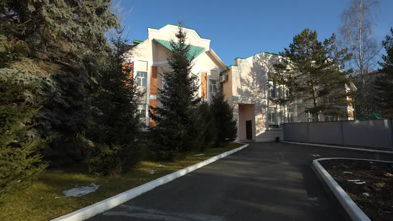 Журналисты Tengrinews.kz посетили служебный дом акима Северо-Казахстанской области Гауеза Нурмухамбетова, где были сделаны кадры роскошного жилья, которое, по словам местных жителей, 'досталось по наследству'. Актобе