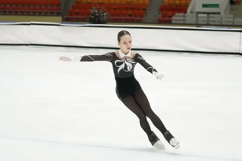 Юниоры соревнуются в фигурном катании в Астане Актобе