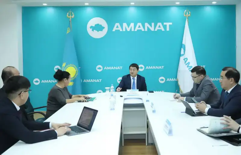 Нурдаулет Килыбай провёл общественный приём на площадке партии (2)