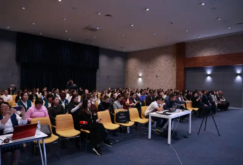 Обсуждение реформ в образовании: вице-министр науки встретился с жителями Алматинской области Актобе