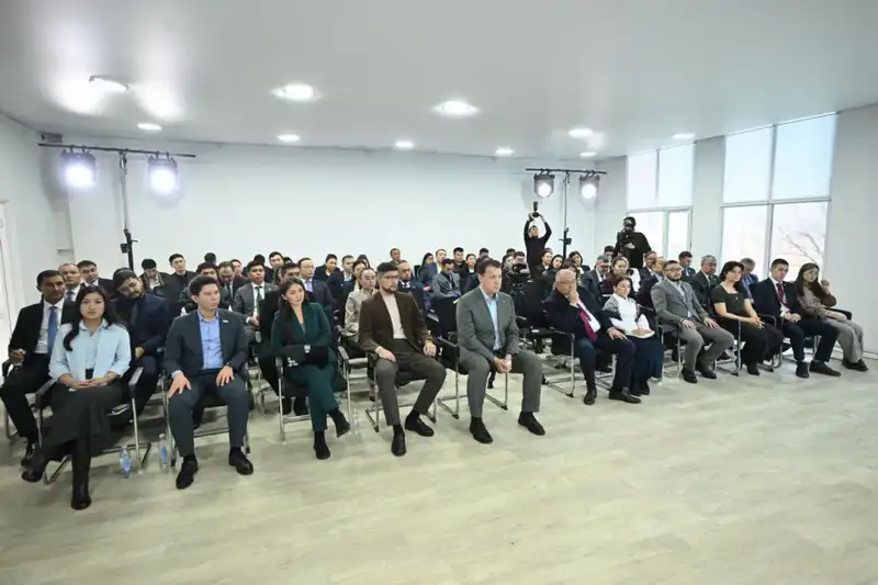 ПРЕДСЕДАТЕЛЬ СЕНАТА ОЗНАКОМИЛСЯ С НАУЧНЫМ ПОТЕНЦИАЛОМ BUKETOV UNIVERSITY (5)