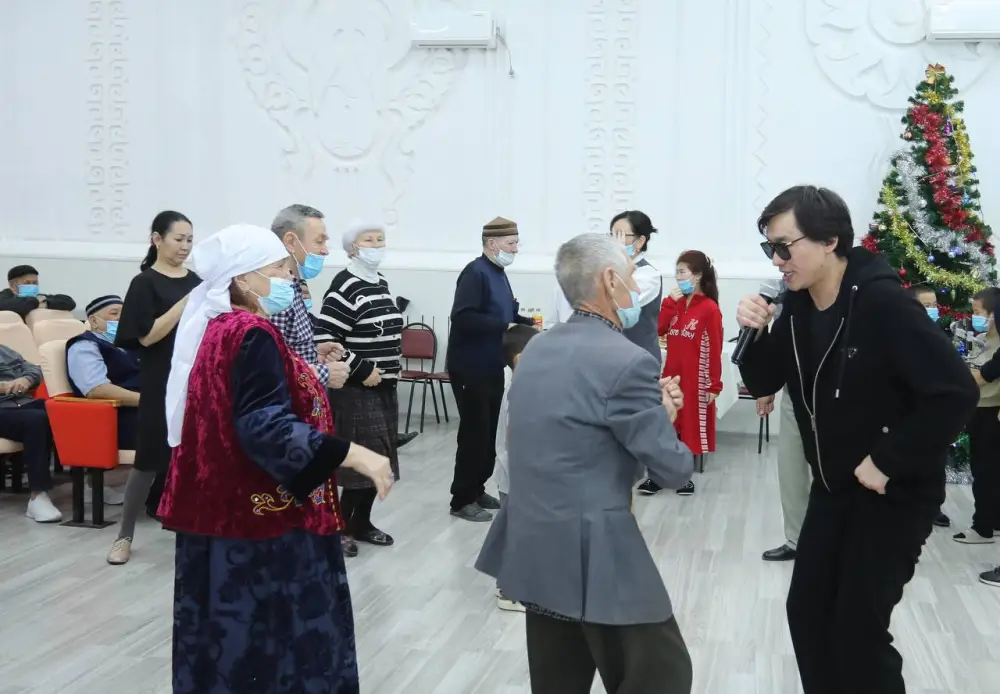 Глава региона поздравил получателей услуг Центра специальных социальных услуг № 2 с Новым годом (3)