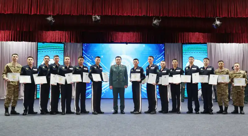 Гвардейцам вручили ещё 400 сертификатов в рамках конкурса «Срочник 2.0» (5)