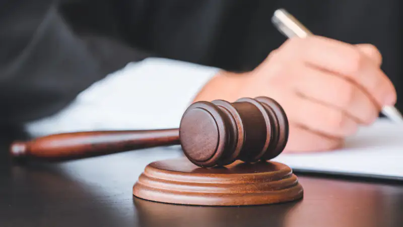 Амнистия для грабителя: подросток, ограбивший девочку с нарушением слуха, избежал наказания в Актобе Актобе