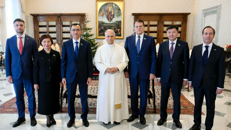 Президент Казахстана Касым-Жомарт Токаев пригласил Папу Римского Льва XIV посетить страну с апостольским визитом, подчеркивая важность межрелигиозного диалога и сотрудничества. Это приглашение стало значимым шагом в укреплении отношений между Казахстаном  Актобе