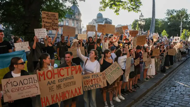 В Украине разразился скандал, связанный с действиями Ермака и Зеленского, который может существенно повлиять на переговорный процесс в стране. Обострение ситуации привело к общественному недовольству и критике со стороны оппозиции, что ставит под сомнение Актобе