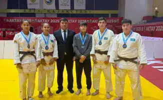 Столичные юниоры завоевали золото на чемпионате Казахстана по дзюдо в смешанных командах