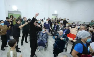 Глава региона Нурдаулет Килыбай поздравил 138 получателей услуг Центра специальных социальных услуг № 2 с Новым годом