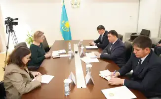 Сад сотрудничества: Нуралхан Кушеров и посол Великобритании в Казахстане сажают семена совместных проектов в Туркестанской области