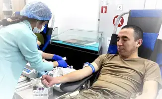 Кровь на добро: герои в униформе объединяются!