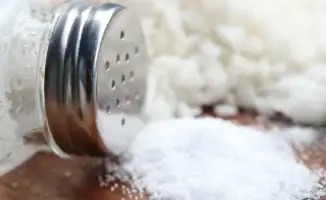 Аким ЗКО объяснил исчезновение соли с полок магазинов, а Аким Западно-Казахстанской области Нариман Турегалиев прокомментировал сообщения в соцсетях о дефиците соли в Уральске и Актобе.