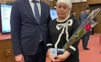 В Казахстане зажгли огонь памяти для фельдшеров скорой помощи и отметили звёзд здравоохранения