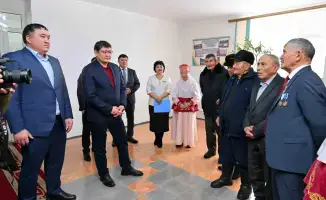 Аким области посетил село Шынкожа и осмотрел 100-летнюю школу