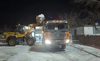 В Астане продолжаются ночные снегоуборочные работы с привлечением 1200 единиц спецтехники