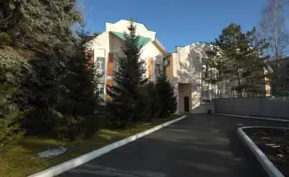 Журналисты Tengrinews.kz посетили служебный дом акима Северо-Казахстанской области Гауеза Нурмухамбетова, где были сделаны кадры роскошного жилья, которое, по словам местных жителей, 'досталось по наследству'.