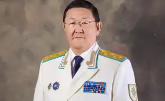 Человек в центре прокуратуры Алматы