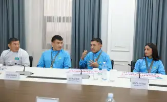 Казахстанские спортсмены получили сертификаты на квартиры за достижения на Сурдлимпийских играх от Ербола Карашукеева