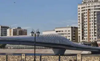 Состояние пешеходного моста 'Атырау' в Астане: жители обеспокоены
