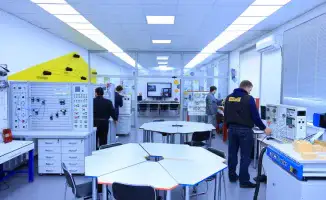 Депутат Мажилиса Ирина Смирнова предложила сократить сроки обучения в колледжах, подчеркивая необходимость реформ в системе технического и профессионального образования в Казахстане.