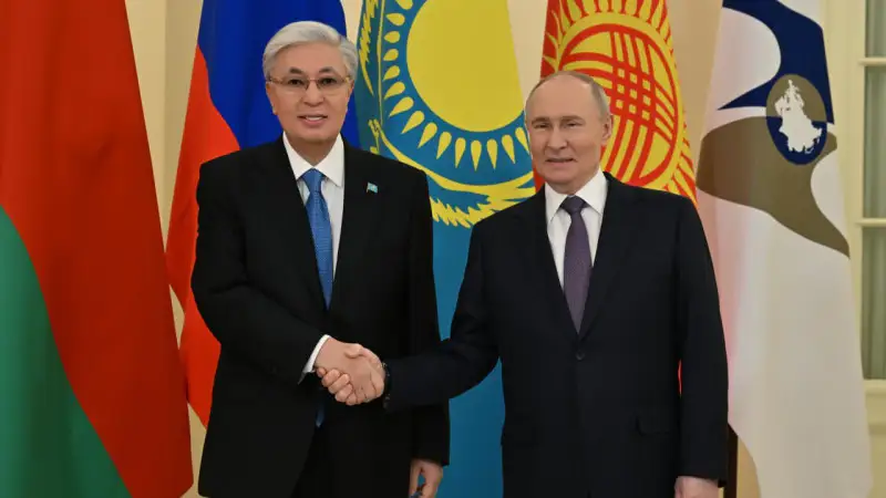 Президент Казахстана Касым-Жомарт Токаев прибыл в президентскую библиотеку имени Б.Н. Ельцина для участия в заседании Высшего Евразийского экономического совета. Актобе