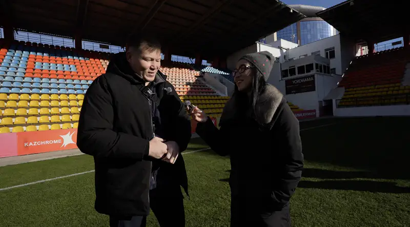 Сары, фанат ФК "Актобе". Фото: ©️ Tengrinews.kz / Маржан Куандыкова