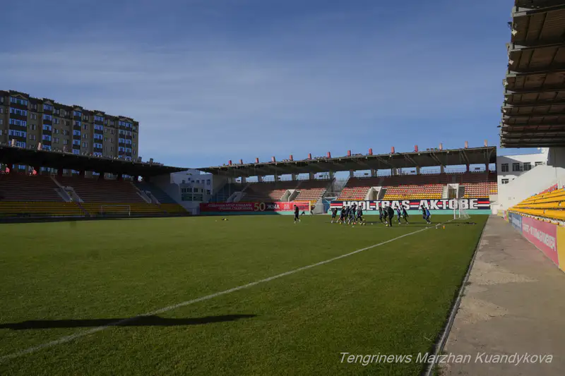 Футбольное поле, Центральный стадион имени Кобланды батыра в Актобе