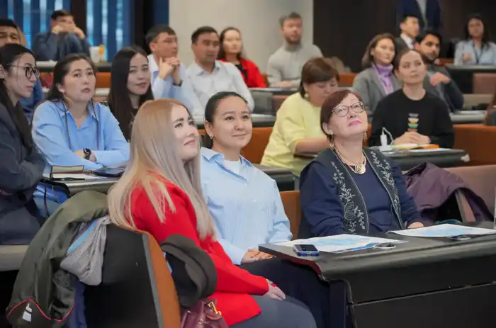 Министр Саясат Нурбек провел встречу с казахстанскими студентами в Великобритании (2)