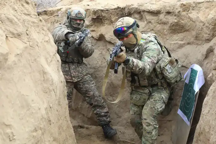 В условиях, приближенных к боевым: как готовят разведчиков ДШВ (6)