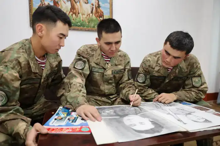 Герои на холсте: военнослужащий нарисовал портреты для музея Национальной гвардии (2)