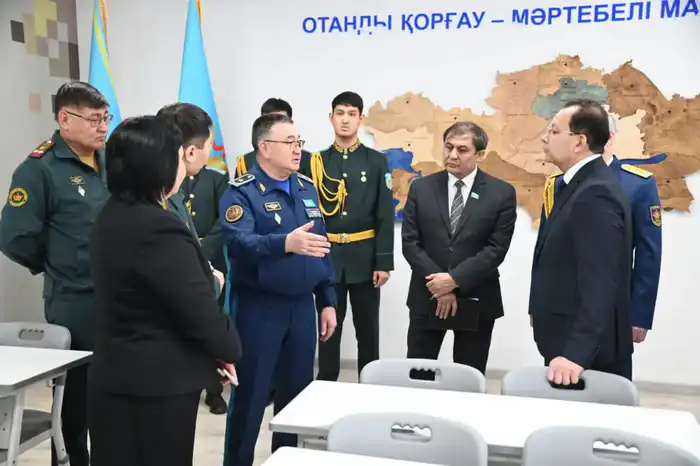 Открытый разговор: замминистра обороны обсудил актуальные вопросы с общественностью (5)