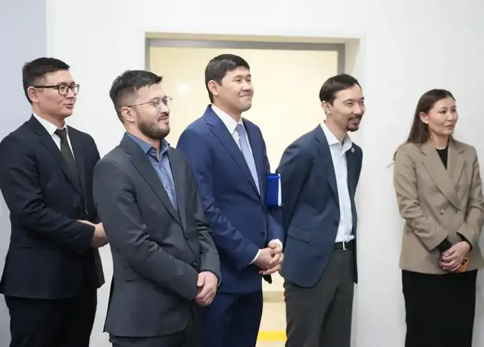 Дархан Жазықбай обсудил с участниками «Школы аналитики» цифровизацию и профессионализацию госслужбы Актобе