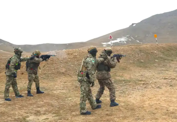 В условиях, приближенных к боевым: как готовят разведчиков ДШВ (7)