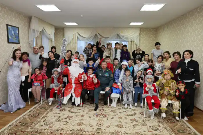 Военнослужащие Национальной гвардии поздравили воспитанников детских домов с Новым годом (8)