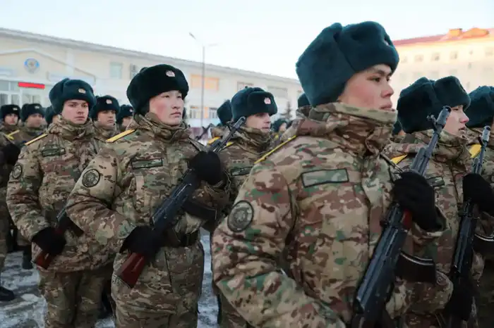 Гвардеец сделал сюрприз своей возлюбленной на церемонии принятия военной присяги (3)