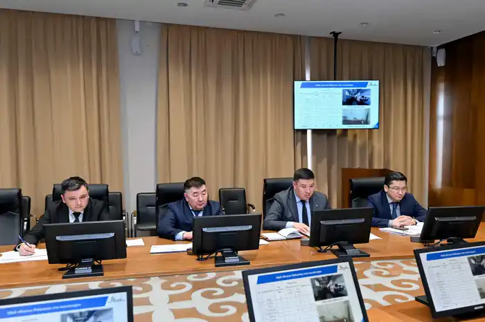 Аким области Абай проводит прием руководителей управлений для обсуждения задач на 2025 год Актобе