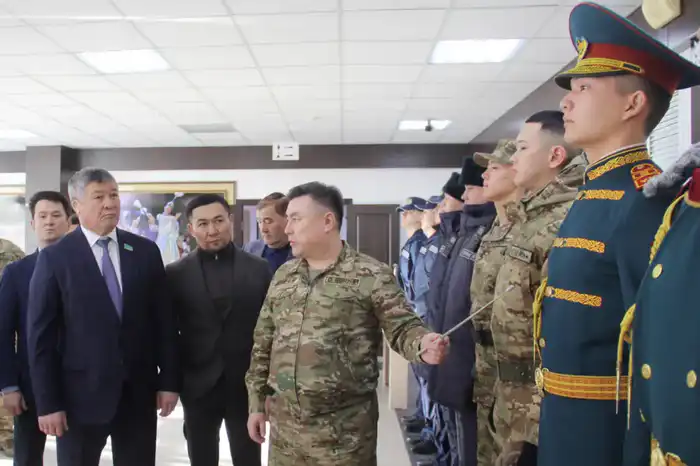 Мост между законами и защитой: депутаты Мажилиса на встрече с Национальной гвардией Актобе