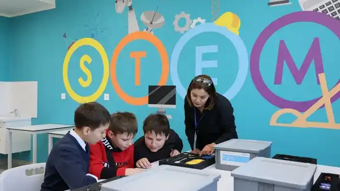 Сотрудничество Дворца Кәусар и Карагандинского технического университета для профориентации школьников Актобе