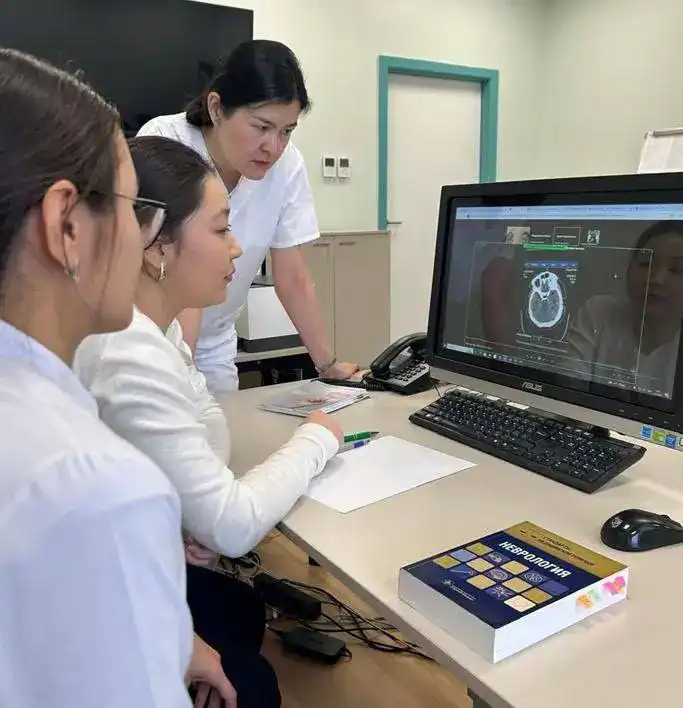 ИНСУЛЬТНЫЙ ЦЕНТР НКЦЭМ: ПО РЕСПУБЛИКЕ В 2025 ГОДУ ПРОЛЕЧЕНО СВЫШЕ 53 ТЫСЯЧ ПАЦИЕНТОВ (4)