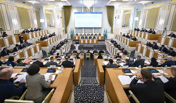 В Казахстане предложены изменения в Конституцию для защиты ценностей брака и семьи Актобе