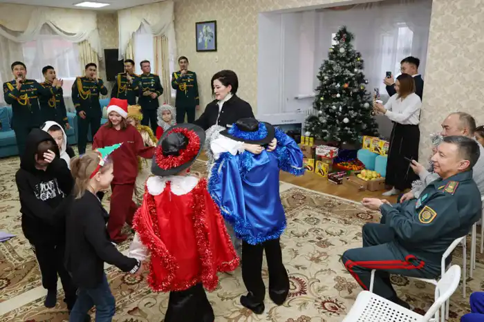 Национальная гвардия поздравила детей из детских домов с Новым годом Актобе