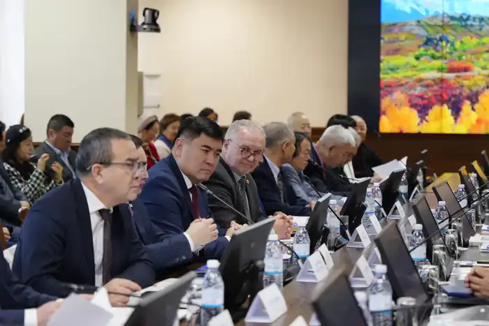 Конференция в Астане: обсуждение художественного языка и социальной ответственности в творчестве Алибека Аскара Актобе