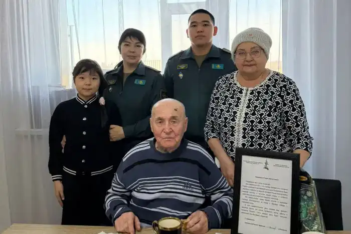 В Костанае ветерана Павла Даценко поздравили с 101-летием и Рождеством Актобе